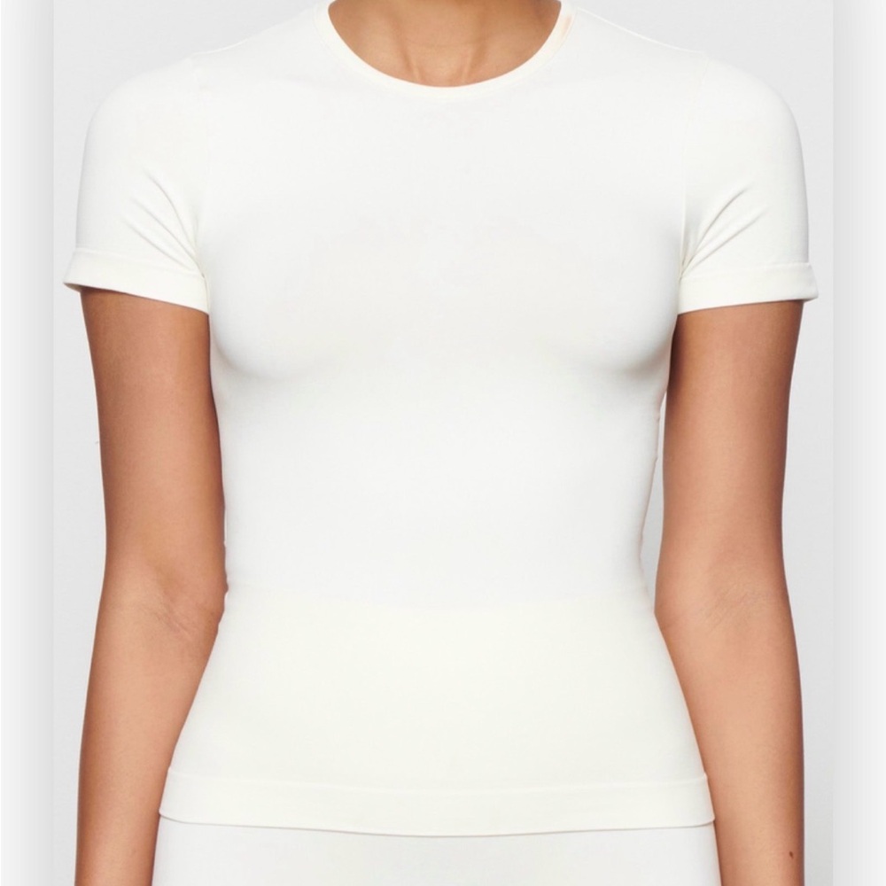 SKIMS Soft Smoothing Seamless T-shirt- Marble XS *SOLD OUT*